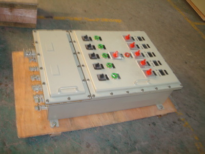 特價(jià)批發(fā)照明動(dòng)力配電箱、配電柜、電氣控制柜及無功補(bǔ)償裝置 瑞安市恒安電氣的專業(yè)優(yōu)勢(shì)